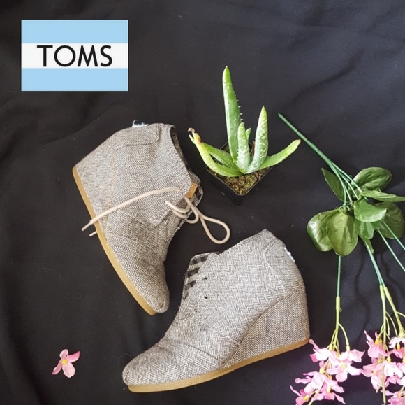 Toms Shoes - TOMS wedged booties! Y2K vintage